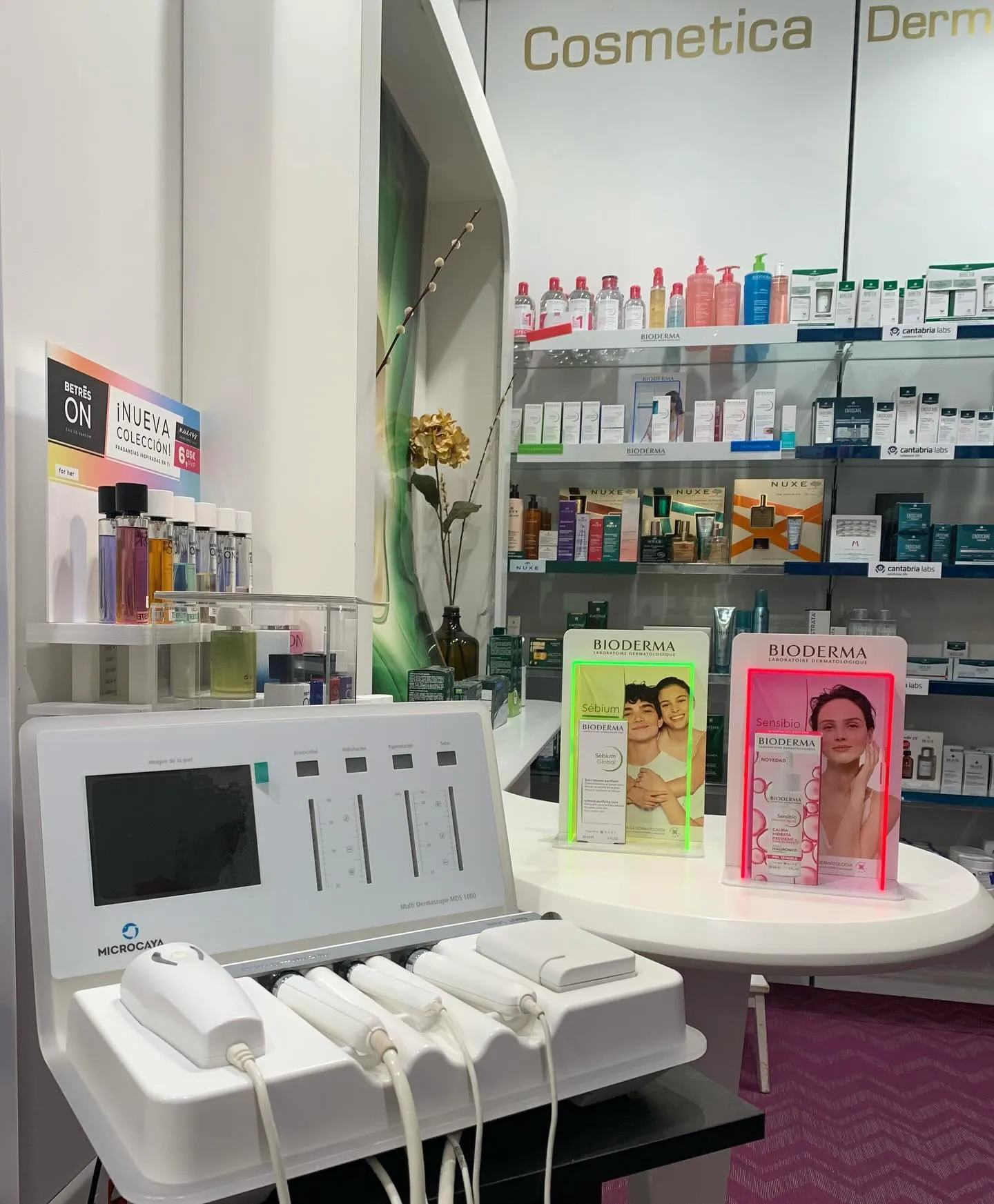 Dermoanalizador Microcaya en Farmacia Ferraz 53